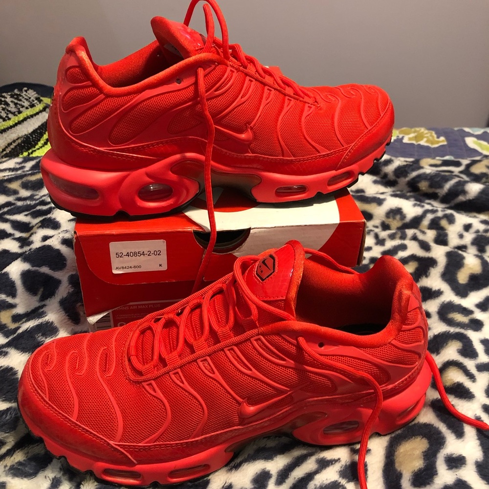 Women’s Air Max Plus, Size 9, light crimson